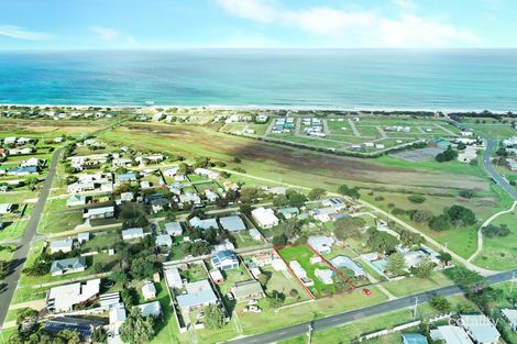 Property photo of 14 Main Road Seaspray VIC 3851