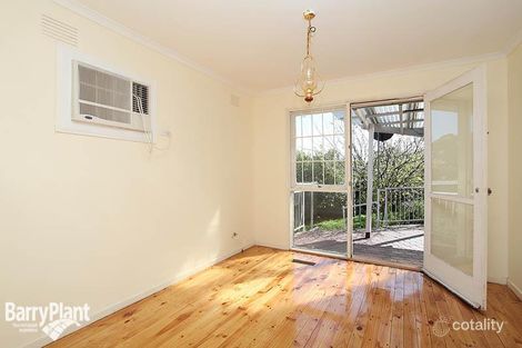 Property photo of 2 Satterley Close Endeavour Hills VIC 3802