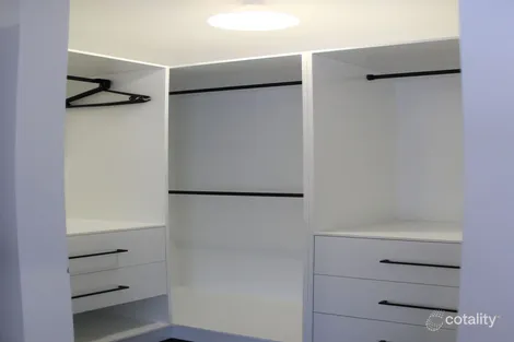 Property photo of 8 Timbertop Crescent Drouin VIC 3818