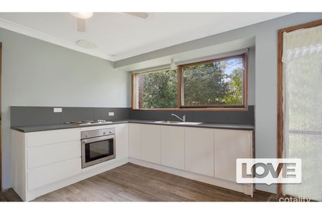 Property photo of 13 Fulton Close Bolton Point NSW 2283