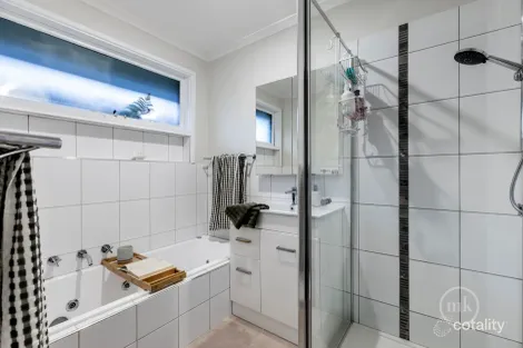 Property photo of 1 Nokuna Court Greensborough VIC 3088