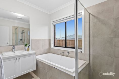 Property photo of 21 Yallaroo Chase Werribee VIC 3030