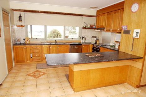 Property photo of 6 Meadow Fair Way Chirnside Park VIC 3116