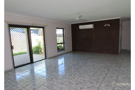 Property photo of 3/5 Tudor Court Ooralea QLD 4740