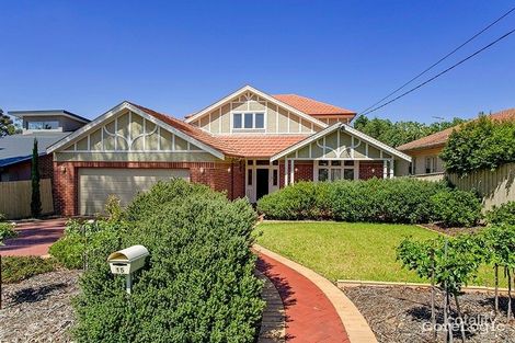 15 Balmanno Cres, Strathmore, VIC 3041