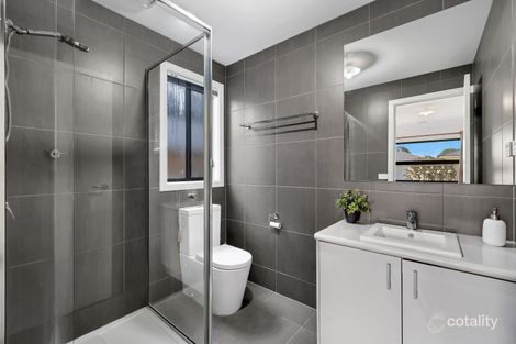 Property photo of 31 Nagle Crescent Cranbourne West VIC 3977
