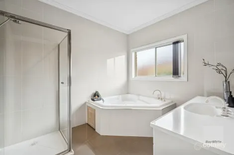 Property photo of 35 Solent Crescent Taylors Lakes VIC 3038