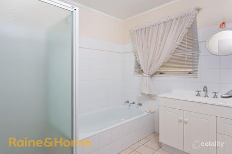 Property photo of 3 Indi Place Kooringal NSW 2650