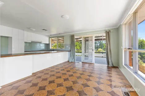 Property photo of 6 Eldale Avenue Greensborough VIC 3088