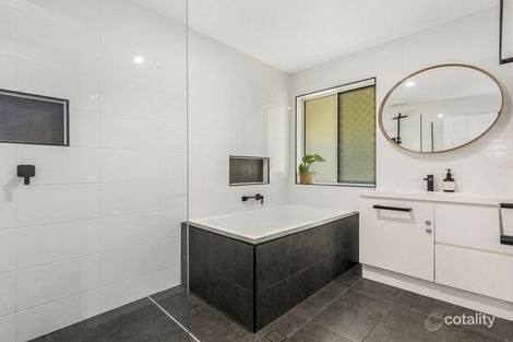 Property photo of 21 Ninderry Close Battery Hill QLD 4551