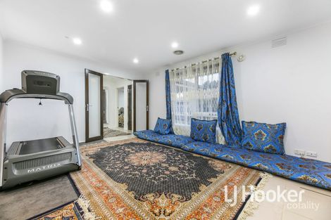 Property photo of 10 Pemberton Drive Narre Warren VIC 3805