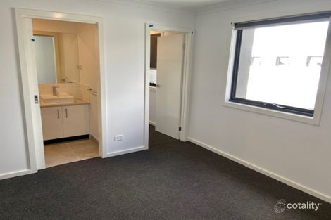 Property photo of 11 Henry Street Pakenham VIC 3810