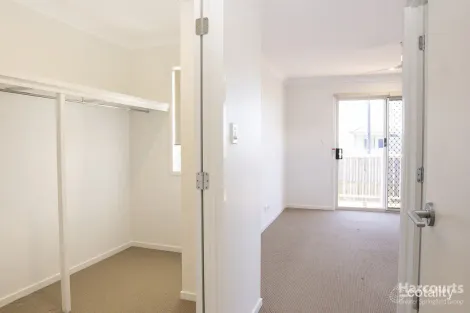 Property photo of 34 Solar Circuit Spring Mountain QLD 4300