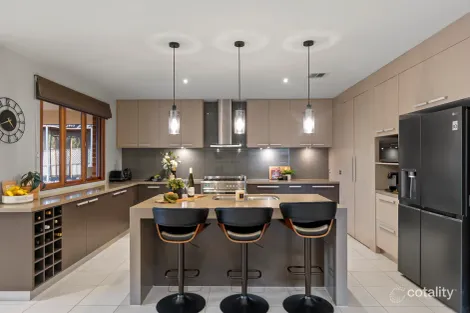 Property photo of 11 Somerset Court Rowville VIC 3178