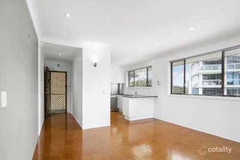 Property photo of 4/228 Marine Parade Labrador QLD 4215
