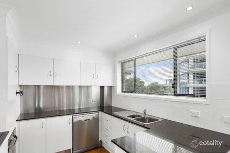 Property photo of 4/228 Marine Parade Labrador QLD 4215