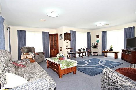 Property photo of 2 Stephellen Way Cranbourne West VIC 3977