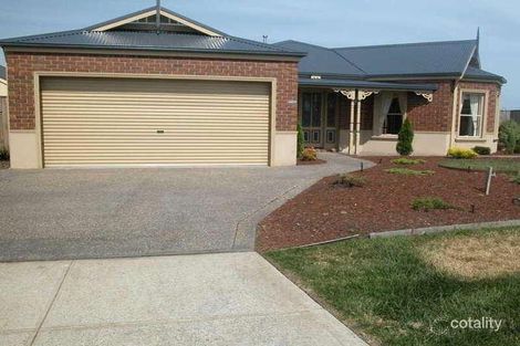 Property photo of 4 Spring Water Crescent Cranbourne VIC 3977