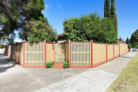 2/220 Civic Pde, Altona, VIC 3018