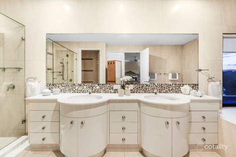 Property photo of 2505 Cressbrook Drive Hope Island QLD 4212