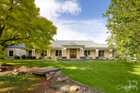 Property photo of 14-16 Cloverfield Close Berwick VIC 3806