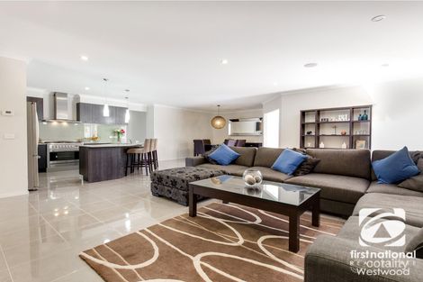 Property photo of 35 Kingbird Avenue Tarneit VIC 3029