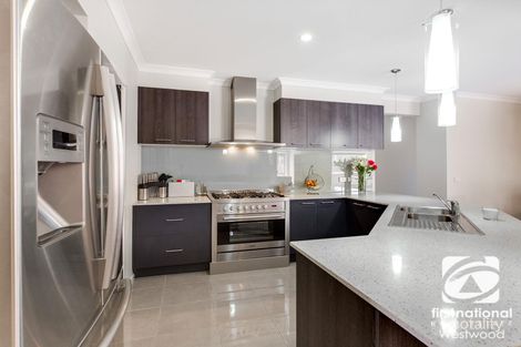 Property photo of 35 Kingbird Avenue Tarneit VIC 3029