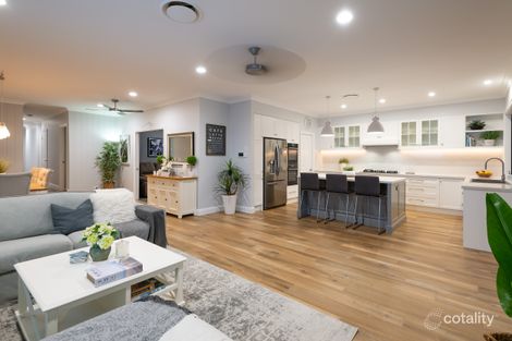 Property photo of 7 Lee Anne Crescent Helensvale QLD 4212