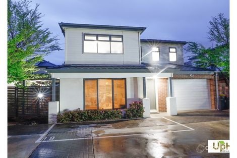 Property photo of 19/17 Golden Elm Way Lyndhurst VIC 3975