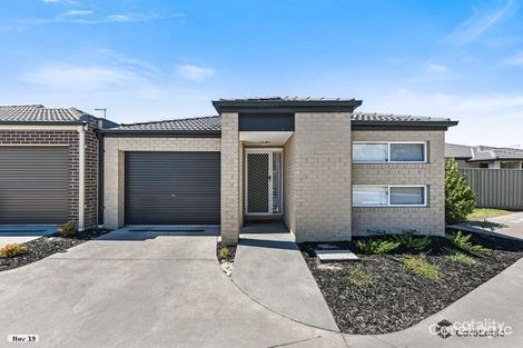 Property photo of 19 Renlik Circuit Cranbourne North VIC 3977