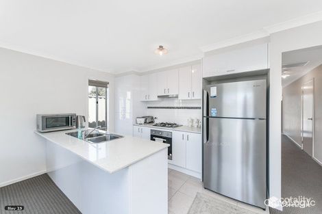 Property photo of 19 Renlik Circuit Cranbourne North VIC 3977