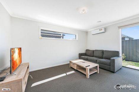 Property photo of 19 Renlik Circuit Cranbourne North VIC 3977