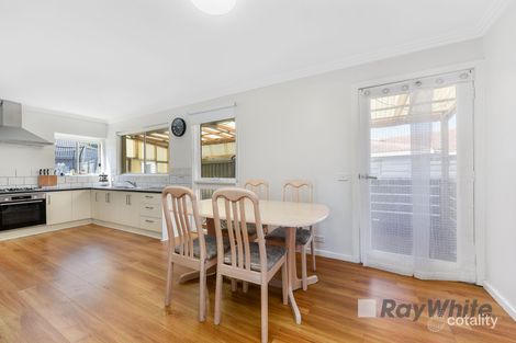 Property photo of 13 Clangula Court Endeavour Hills VIC 3802