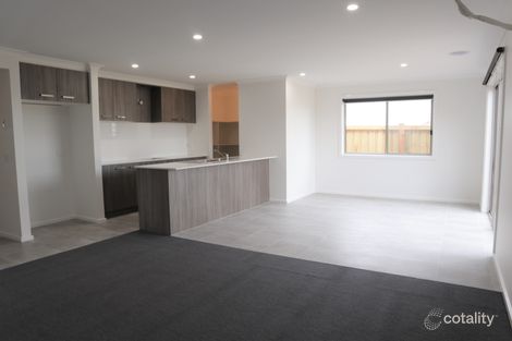 Property photo of 8 Cochrane Avenue Mickleham VIC 3064