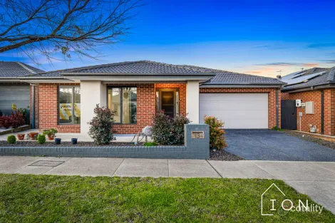 Property photo of 13 Invermay Way Clyde VIC 3978