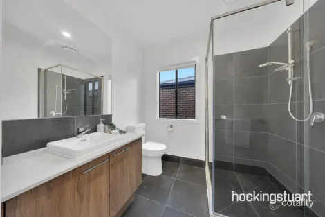 Property photo of 66 Kurnbrook Loop Wollert VIC 3750