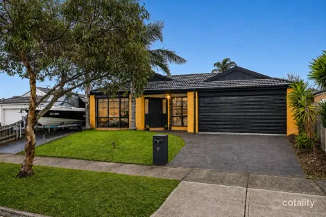Property photo of 18 Kulkami Way Cranbourne West VIC 3977