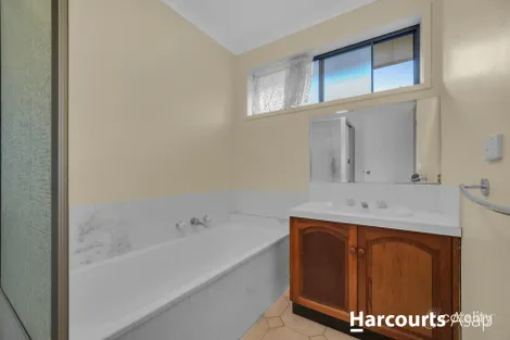 Property photo of 3 Ambleside Crescent Berwick VIC 3806