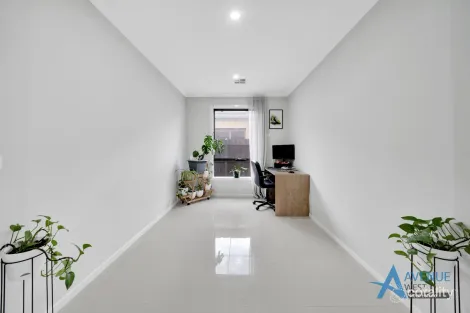 Property photo of 20 Cascade Drive Aintree VIC 3336