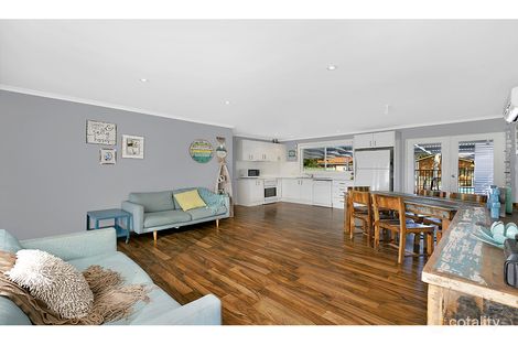 Property photo of 18 Grevillea Crescent Berkeley Vale NSW 2261