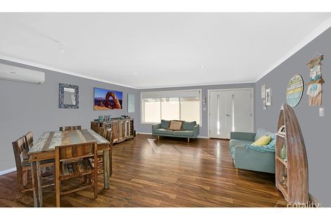 Property photo of 18 Grevillea Crescent Berkeley Vale NSW 2261