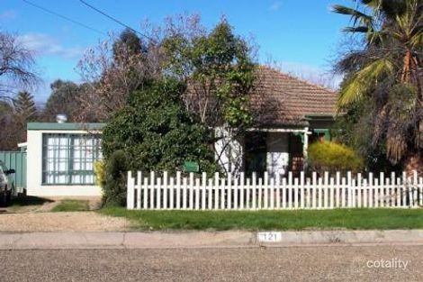 121 Meadow St, Kooringal, NSW 2650