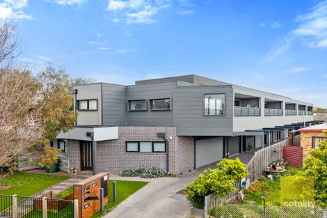 Property photo of 2/6 Beasley Avenue Werribee VIC 3030