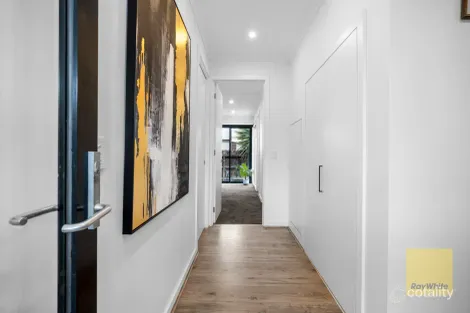 Property photo of 2/6 Beasley Avenue Werribee VIC 3030