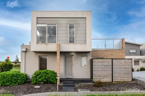 Property photo of 10 Wallflower Close Craigieburn VIC 3064
