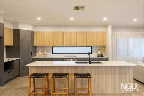 Property photo of 7 New York Way Spring Mountain QLD 4300