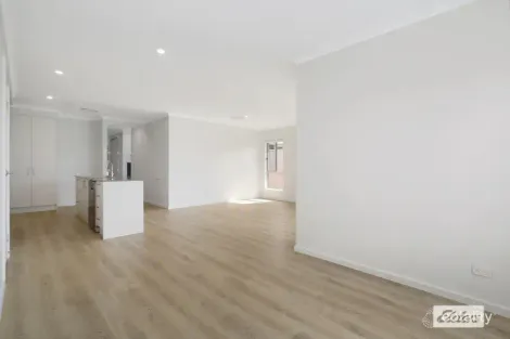 Property photo of 28 Unaipon Street Leneva VIC 3691