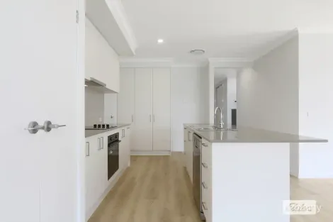 Property photo of 28 Unaipon Street Leneva VIC 3691