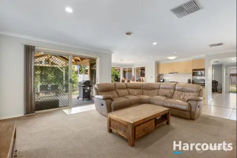 Property photo of 32 Don Collins Way Berwick VIC 3806