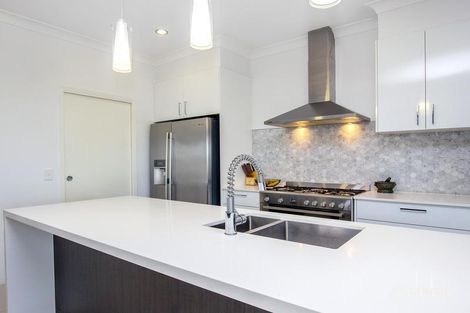 Property photo of 19 Keelson Crescent Hope Island QLD 4212